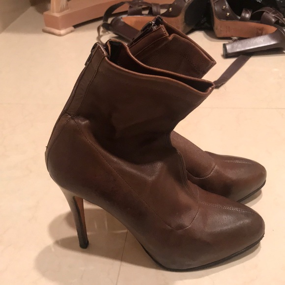 Brian Atwood brown leather hidden platform boots - Picture 3 of 3